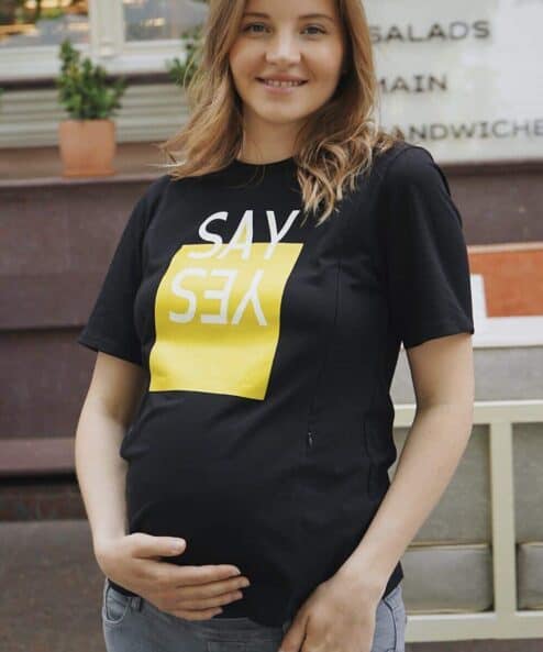 Черная футболка для будущих и кормящих мам Say Yes — изображение 3