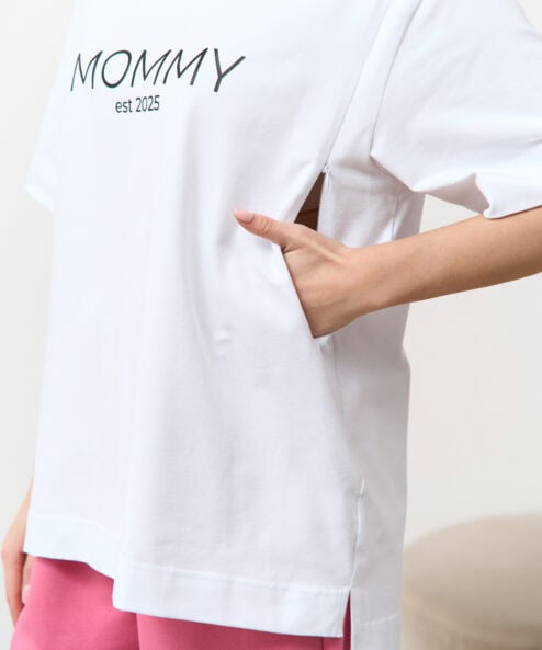 Alternative view of Белая футболка для мам Mommy est 2025