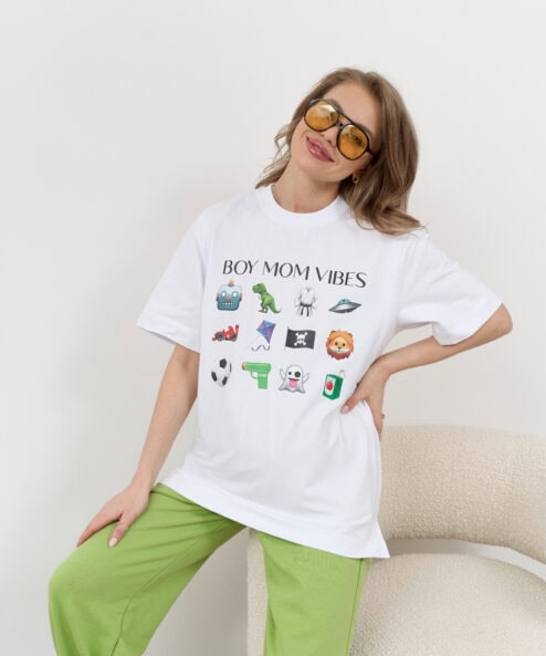 Белая футболка для будущих и кормящих мам Boy Mom Vibes