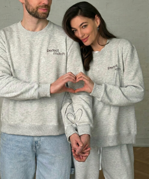 Свитшот с серой вышивкой Perfect Match